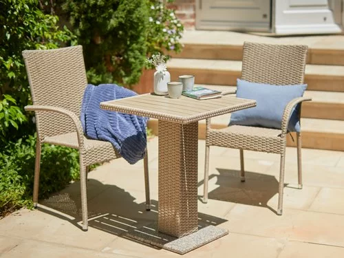 JUTLANDIA THY L60 Bord Natur + 2 GUDHJEM Stol Natur 3 JUTLANDIA THY L60 Bord Natur + 2 GUDHJEM Stol Natur