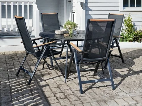 JUTLANDIA RANGSTRUP Ø130 Bord Svart + 4 BREDSTEN Stol Svart 3 JUTLANDIA RANGSTRUP Ø130 Bord Svart + 4 BREDSTEN Stol Svart