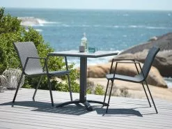 JUTLANDIA HOBRO L70 Bord Grå + 2 DOVERODDE Stol Grå