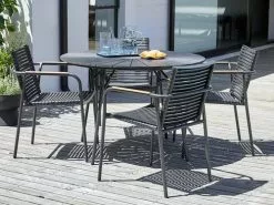 JUTLANDIA RANGSTRUP Ø110 Bord Svart + 4 NABE Stapelstol Svart